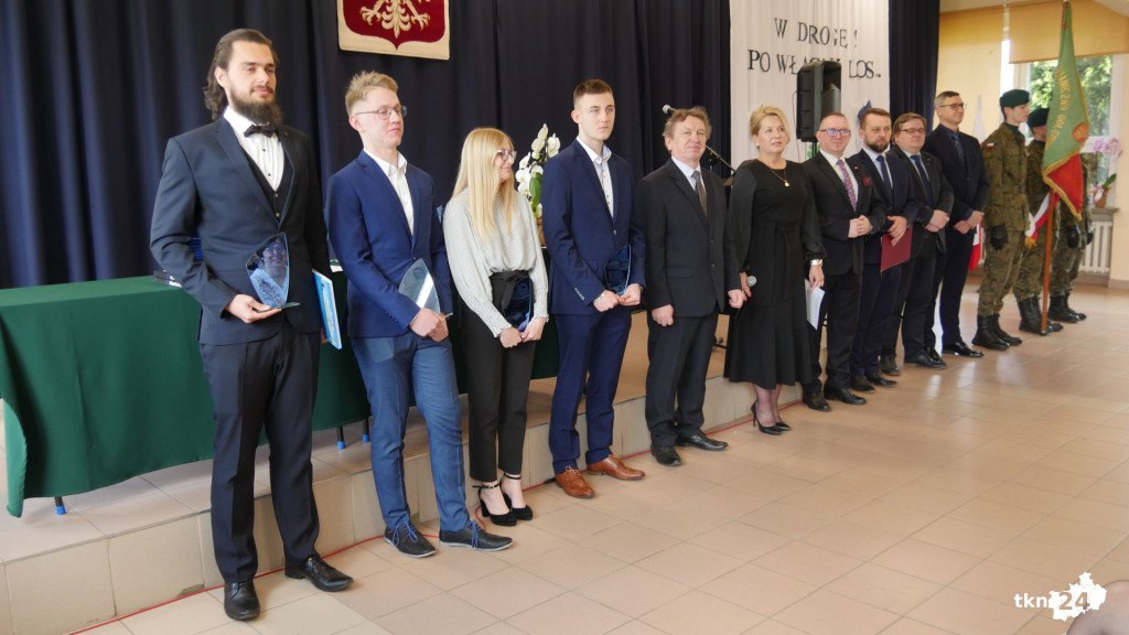 Szkoły pożegnały tegorocznych maturzystów [Fotorelacja, wideo]