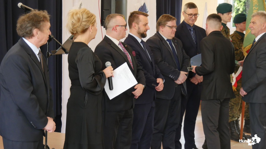 Szkoły pożegnały tegorocznych maturzystów [Fotorelacja, wideo]