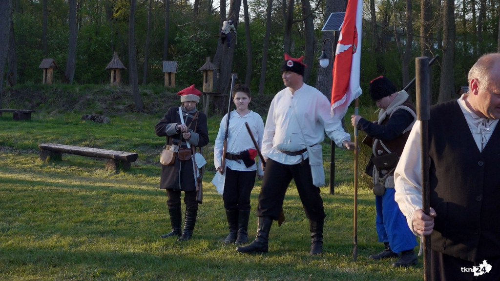 Odtwarzając fabrykę broni uczcili 160. rocznicę Powstania Styczniowego [wideo, zdjęcia]