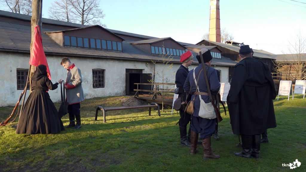 Odtwarzając fabrykę broni uczcili 160. rocznicę Powstania Styczniowego [wideo, zdjęcia]