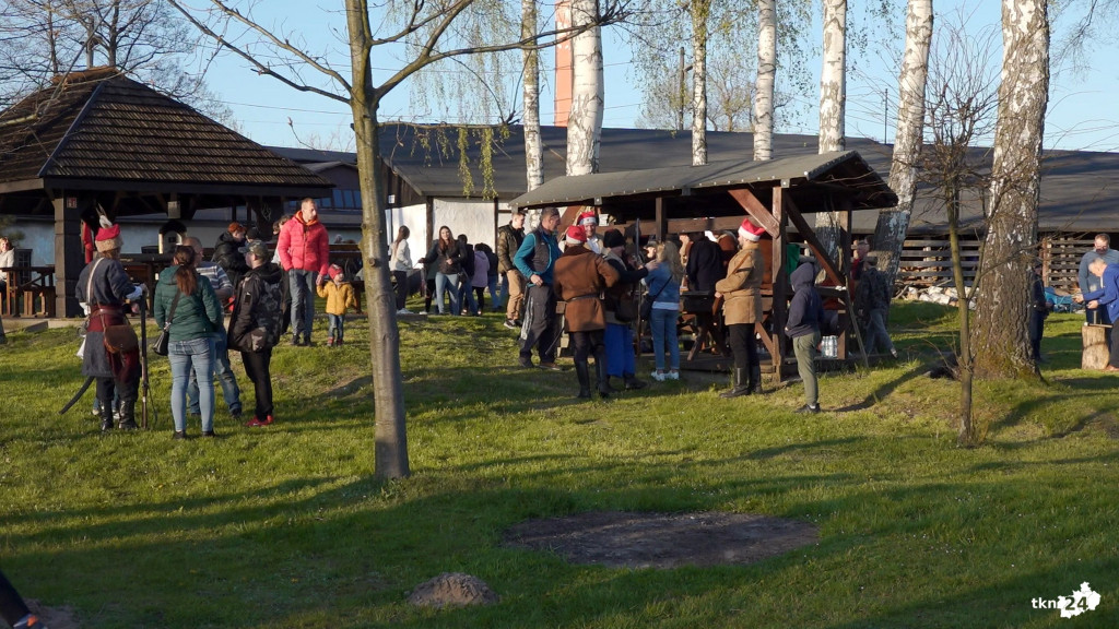 Odtwarzając fabrykę broni uczcili 160. rocznicę Powstania Styczniowego [wideo, zdjęcia]