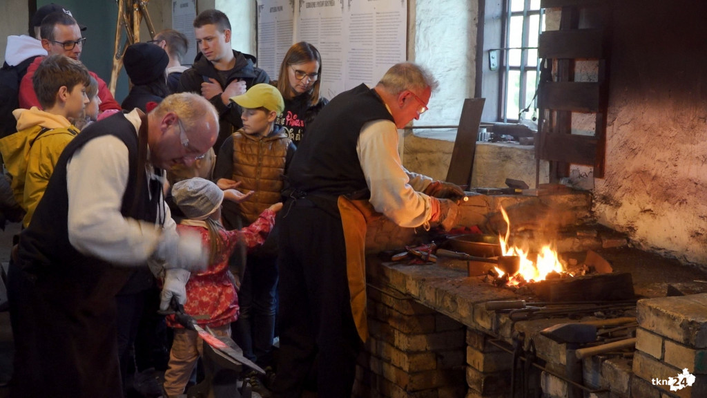 Odtwarzając fabrykę broni uczcili 160. rocznicę Powstania Styczniowego [wideo, zdjęcia]