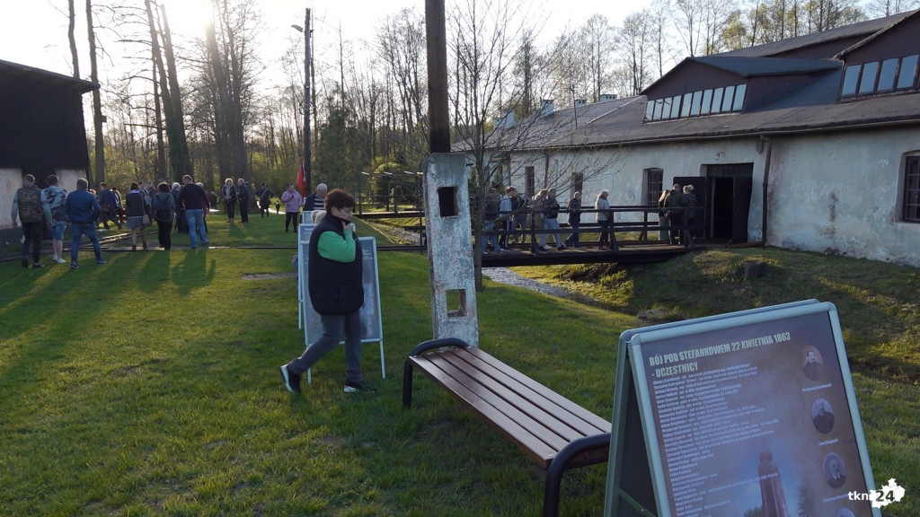 Odtwarzając fabrykę broni uczcili 160. rocznicę Powstania Styczniowego [wideo, zdjęcia]