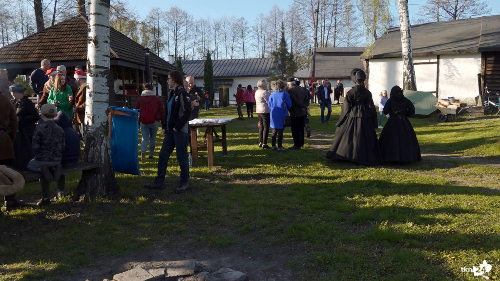 Odtwarzając fabrykę broni uczcili 160. rocznicę Powstania Styczniowego [wideo, zdjęcia]