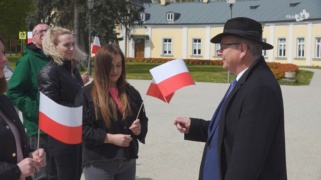 Biało-czerwone serce pod UMiG Końskie [wideo, zdjęcia]