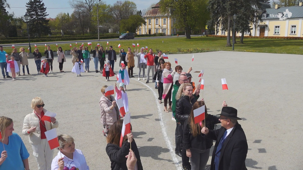 Biało-czerwone serce pod UMiG Końskie [wideo, zdjęcia]