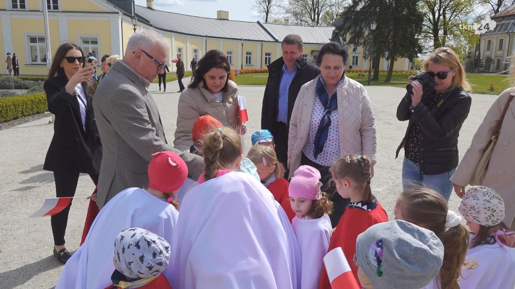 Biało-czerwone serce pod UMiG Końskie [wideo, zdjęcia]