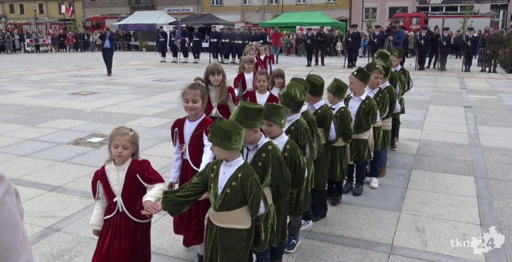 Końskie: Pierwsze takie święto na rynku! 232. rocznica Uchwalenia Konstytucji 3 Maja [wideo, zdjęcia]