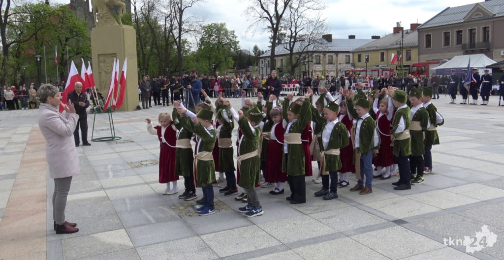 Końskie: Pierwsze takie święto na rynku! 232. rocznica Uchwalenia Konstytucji 3 Maja [wideo, zdjęcia]