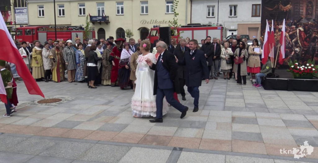Końskie: Pierwsze takie święto na rynku! 232. rocznica Uchwalenia Konstytucji 3 Maja [wideo, zdjęcia]