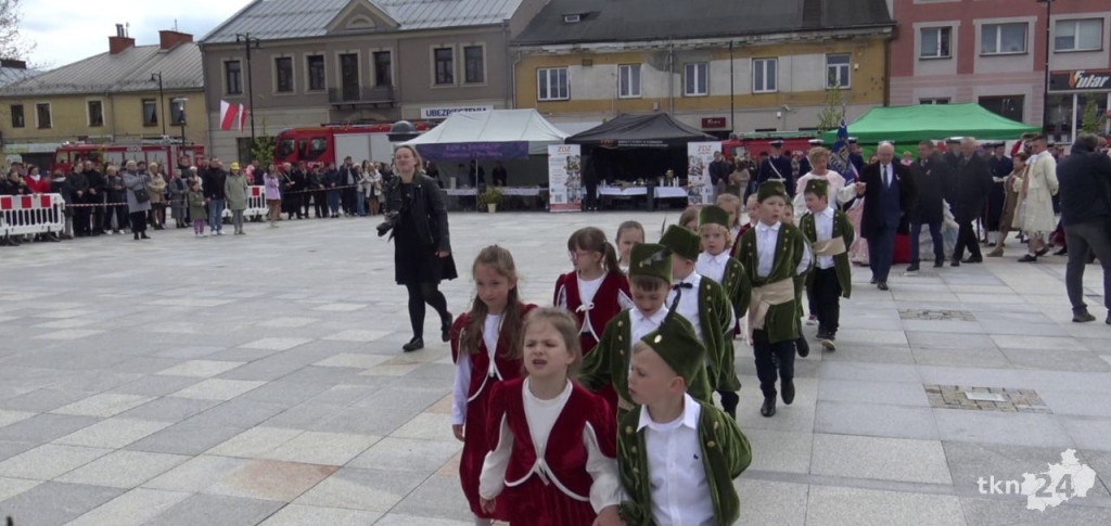 Końskie: Pierwsze takie święto na rynku! 232. rocznica Uchwalenia Konstytucji 3 Maja [wideo, zdjęcia]