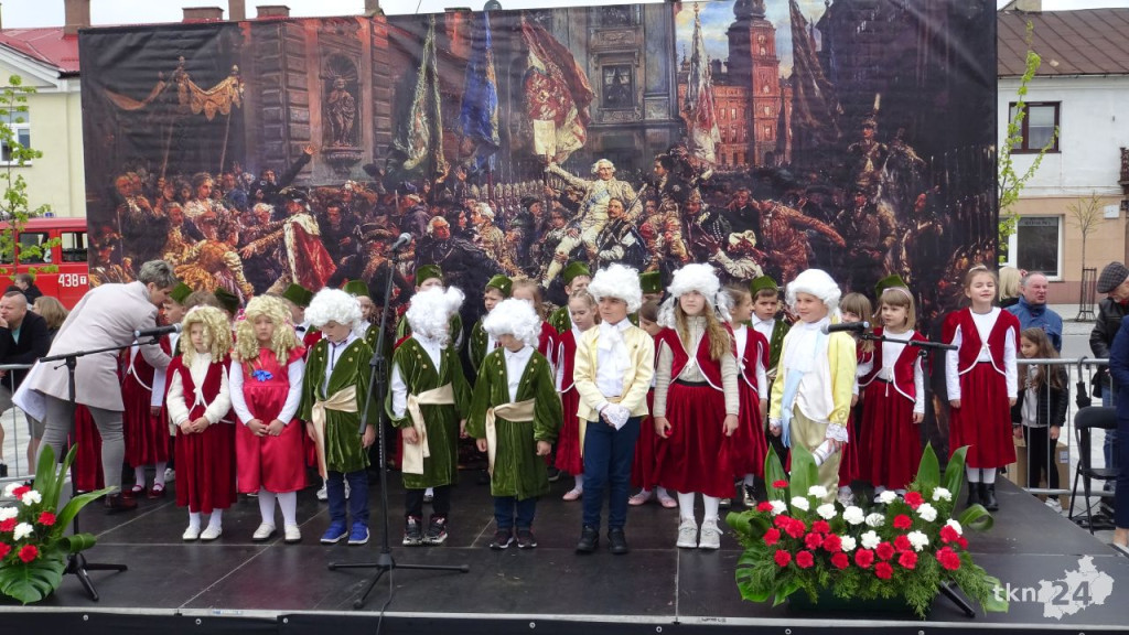Końskie: Pierwsze takie święto na rynku! 232. rocznica Uchwalenia Konstytucji 3 Maja [wideo, zdjęcia]
