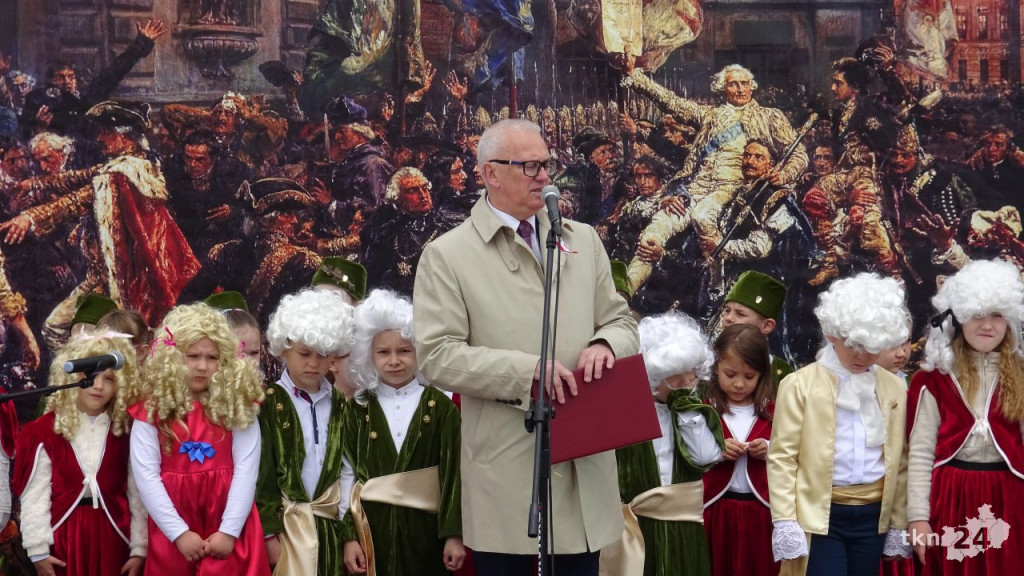 Końskie: Pierwsze takie święto na rynku! 232. rocznica Uchwalenia Konstytucji 3 Maja [wideo, zdjęcia]