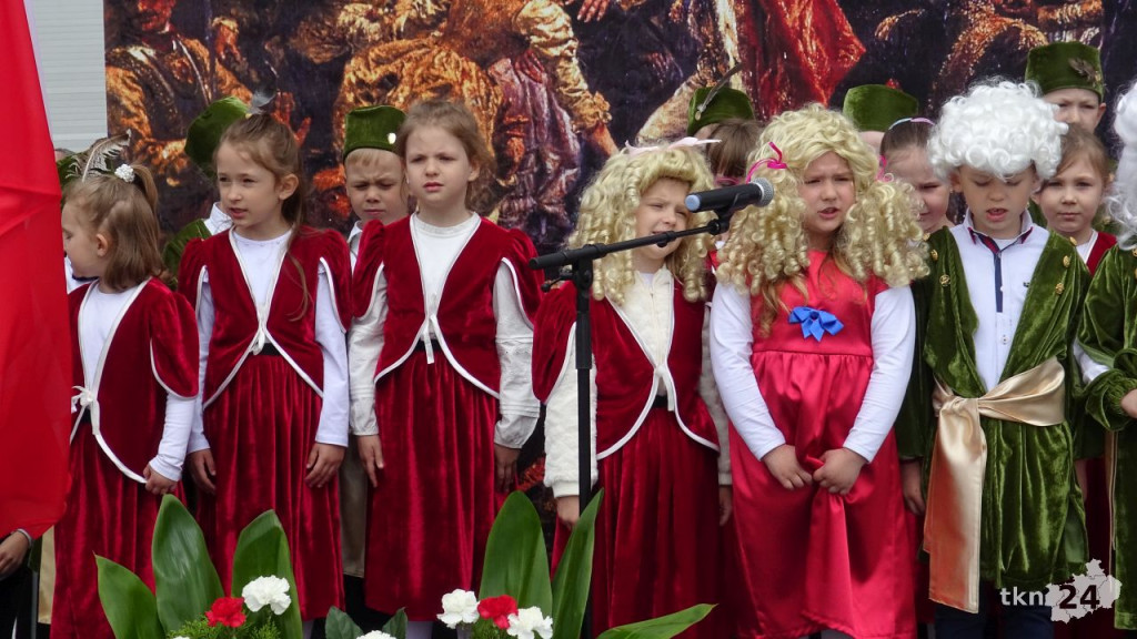Końskie: Pierwsze takie święto na rynku! 232. rocznica Uchwalenia Konstytucji 3 Maja [wideo, zdjęcia]