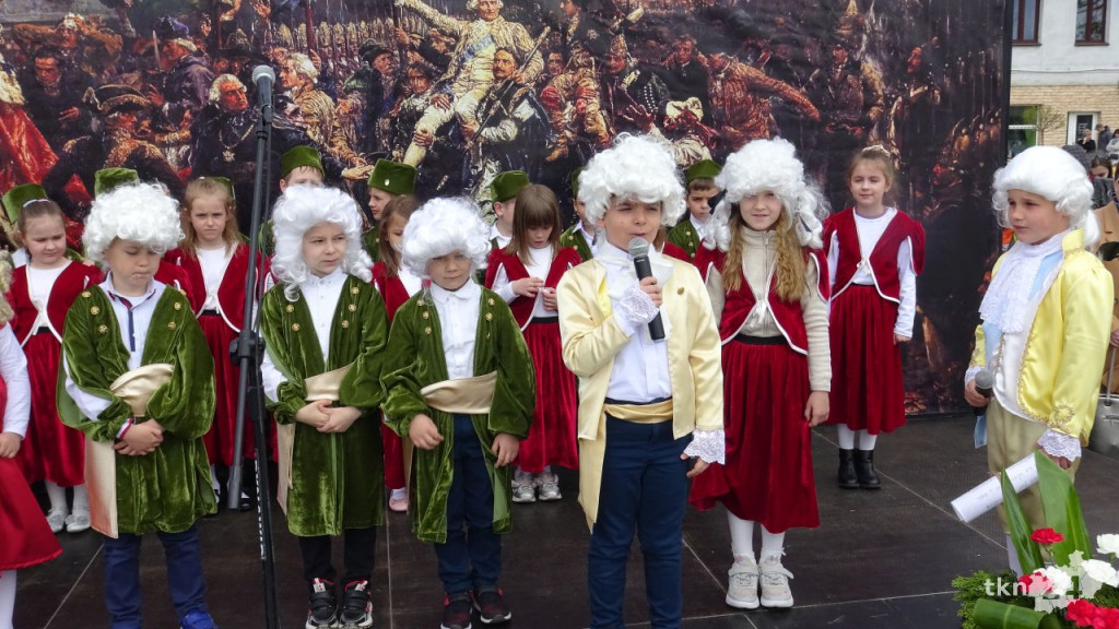 Końskie: Pierwsze takie święto na rynku! 232. rocznica Uchwalenia Konstytucji 3 Maja [wideo, zdjęcia]