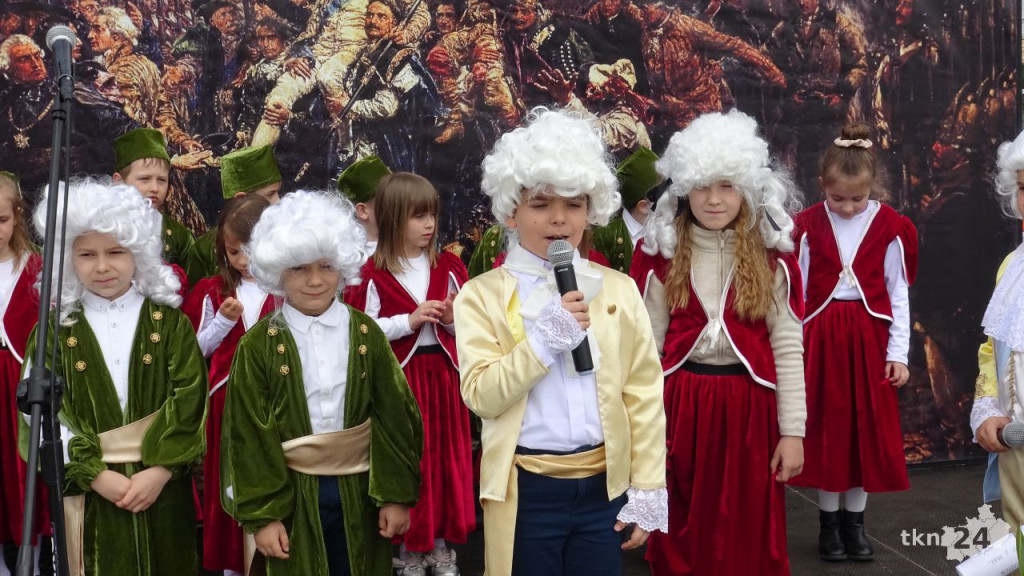Końskie: Pierwsze takie święto na rynku! 232. rocznica Uchwalenia Konstytucji 3 Maja [wideo, zdjęcia]