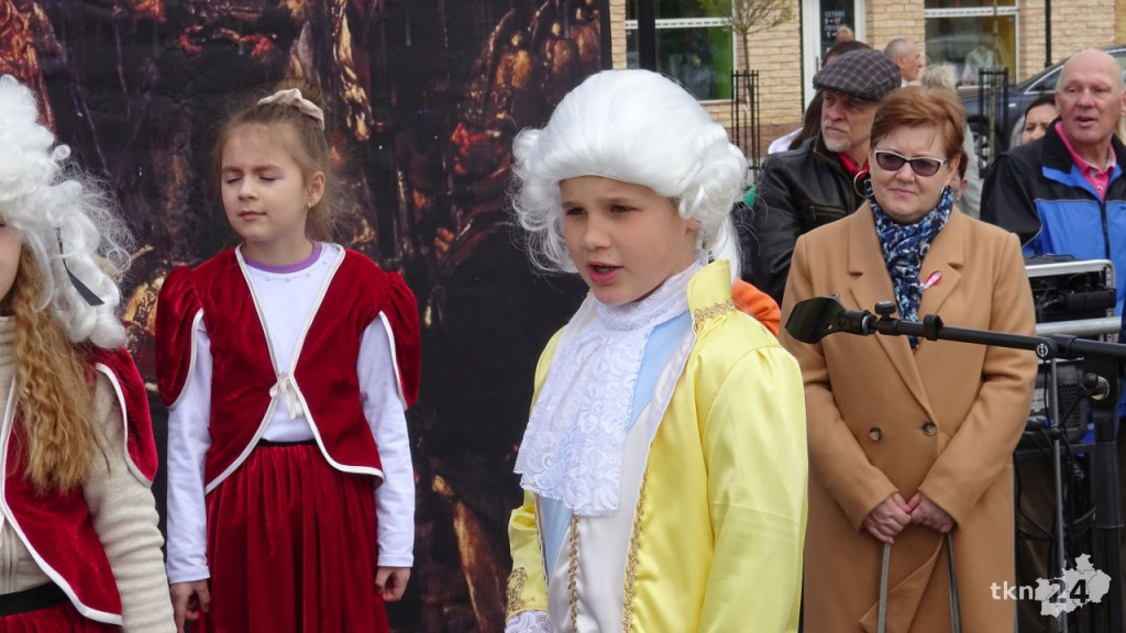 Końskie: Pierwsze takie święto na rynku! 232. rocznica Uchwalenia Konstytucji 3 Maja [wideo, zdjęcia]
