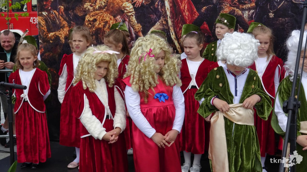 Końskie: Pierwsze takie święto na rynku! 232. rocznica Uchwalenia Konstytucji 3 Maja [wideo, zdjęcia]