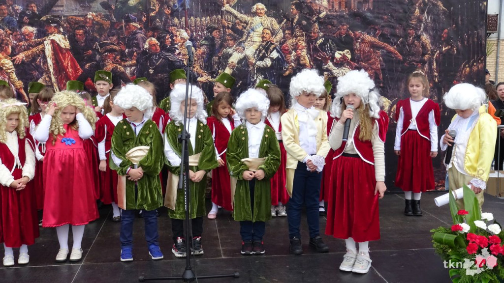 Końskie: Pierwsze takie święto na rynku! 232. rocznica Uchwalenia Konstytucji 3 Maja [wideo, zdjęcia]