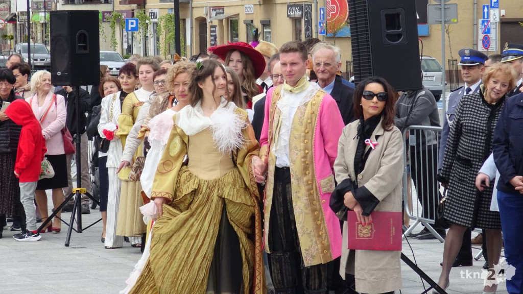 Końskie: Pierwsze takie święto na rynku! 232. rocznica Uchwalenia Konstytucji 3 Maja [wideo, zdjęcia]