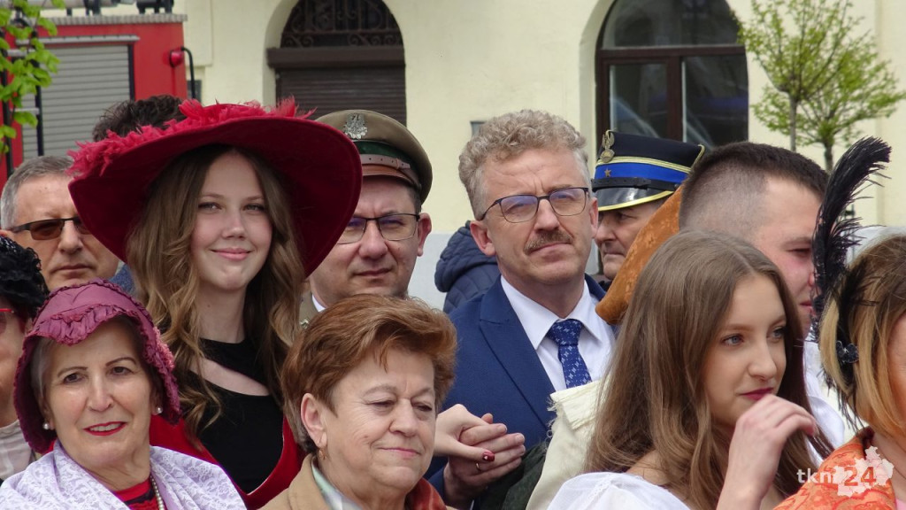 Końskie: Pierwsze takie święto na rynku! 232. rocznica Uchwalenia Konstytucji 3 Maja [wideo, zdjęcia]