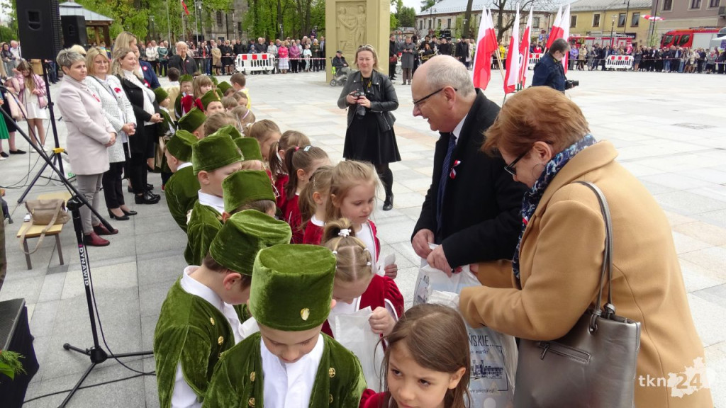 Końskie: Pierwsze takie święto na rynku! 232. rocznica Uchwalenia Konstytucji 3 Maja [wideo, zdjęcia]