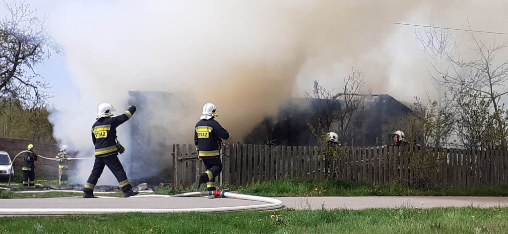 Pożar domu w Matyniowie. Jest poszkodowany [zdjęcia]