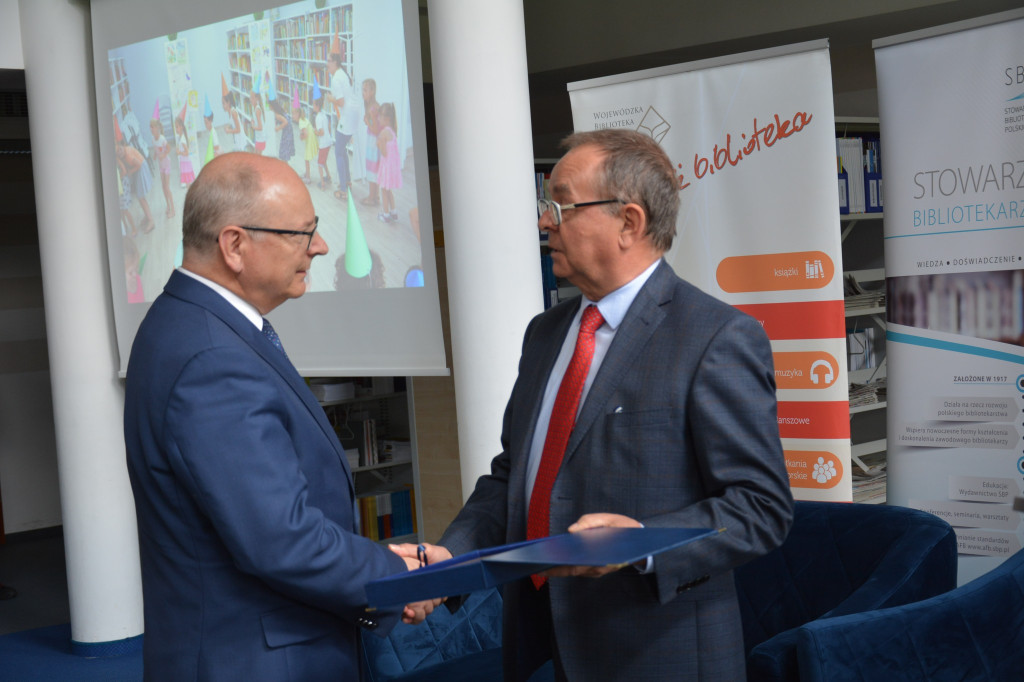 Konecka Biblioteka i burmistrz Obratański nagrodzeni w Kielcach [zdjęcia]