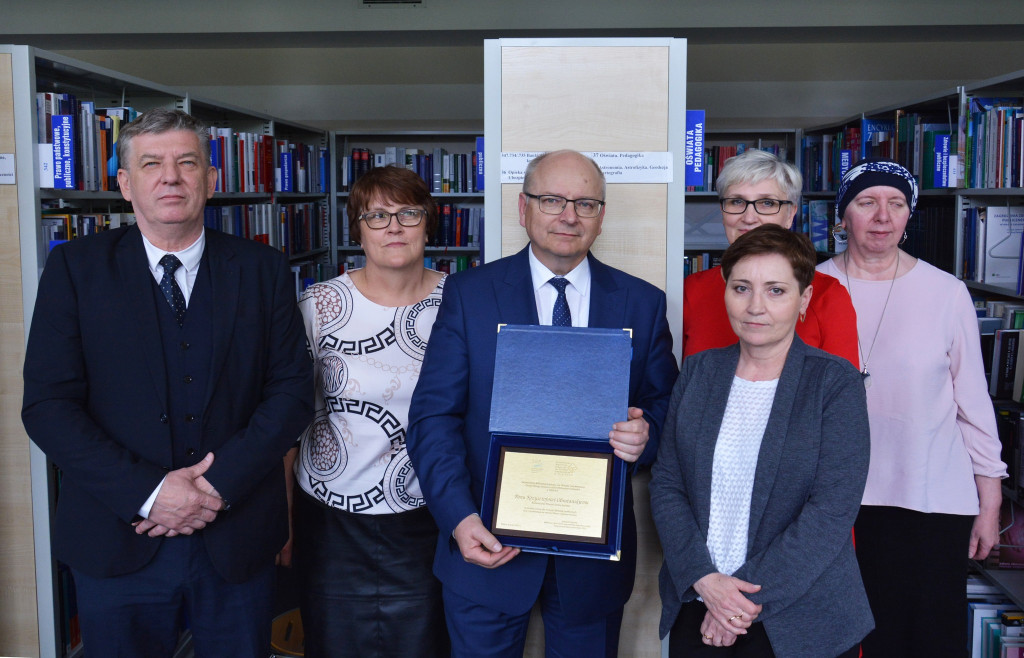 Konecka Biblioteka i burmistrz Obratański nagrodzeni w Kielcach [zdjęcia]