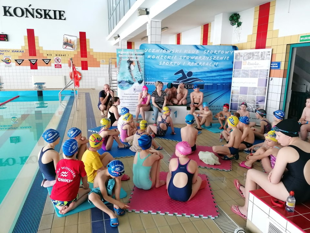 50 pływaków na starcie Koneckiej Ligi Pływackiej 2023 [zdjęcia]