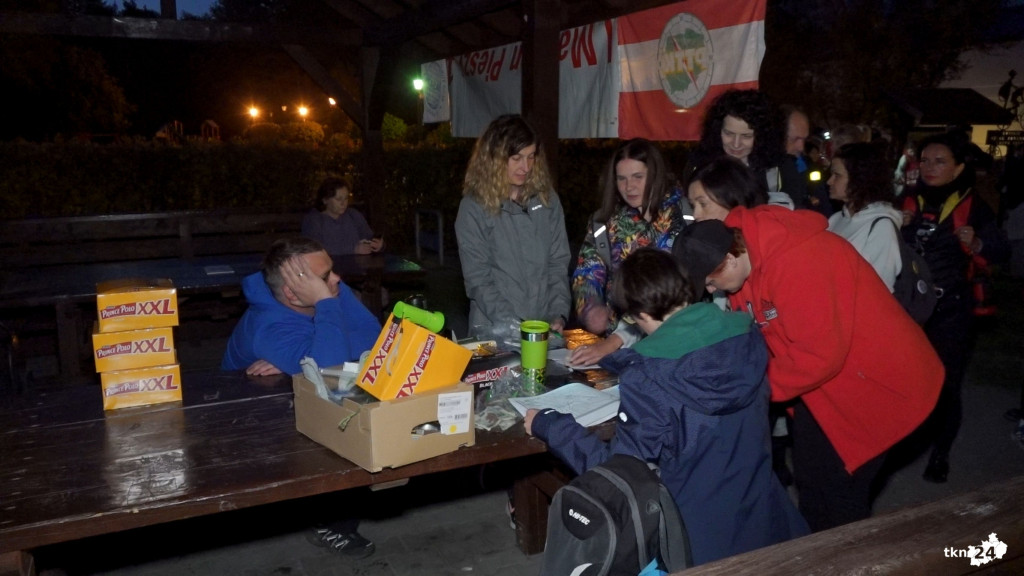 Już 26. raz nocą wędrowali po koneckich szlakach [wideo, zdjęcia]