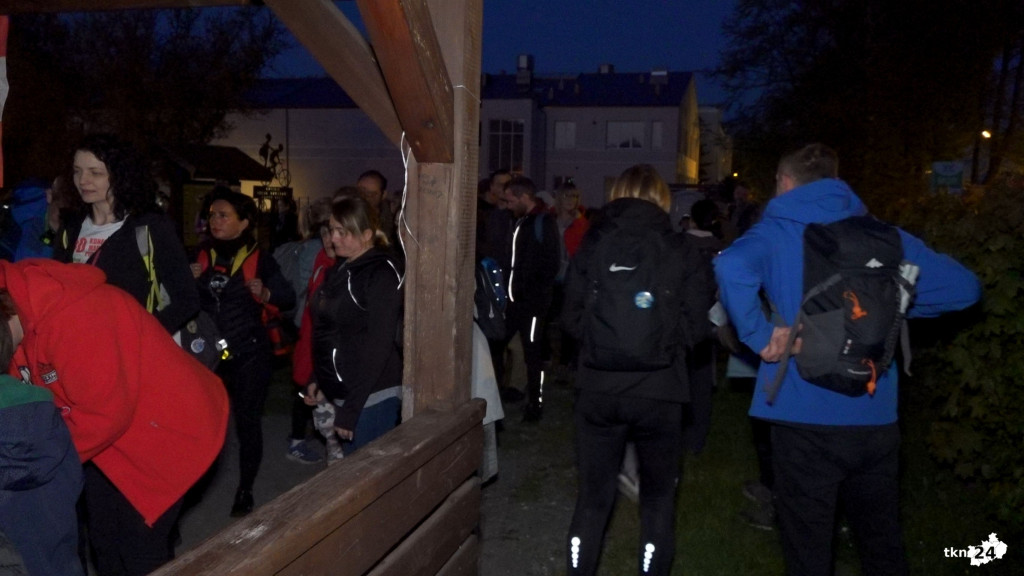 Już 26. raz nocą wędrowali po koneckich szlakach [wideo, zdjęcia]