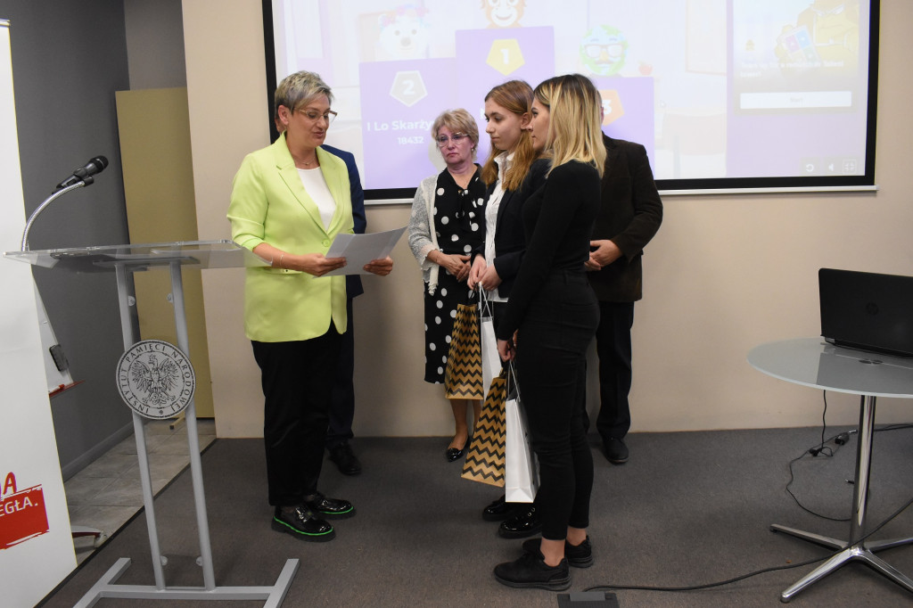 Uczennice II LO w Końskich na podium w wojewódzkim konkursie