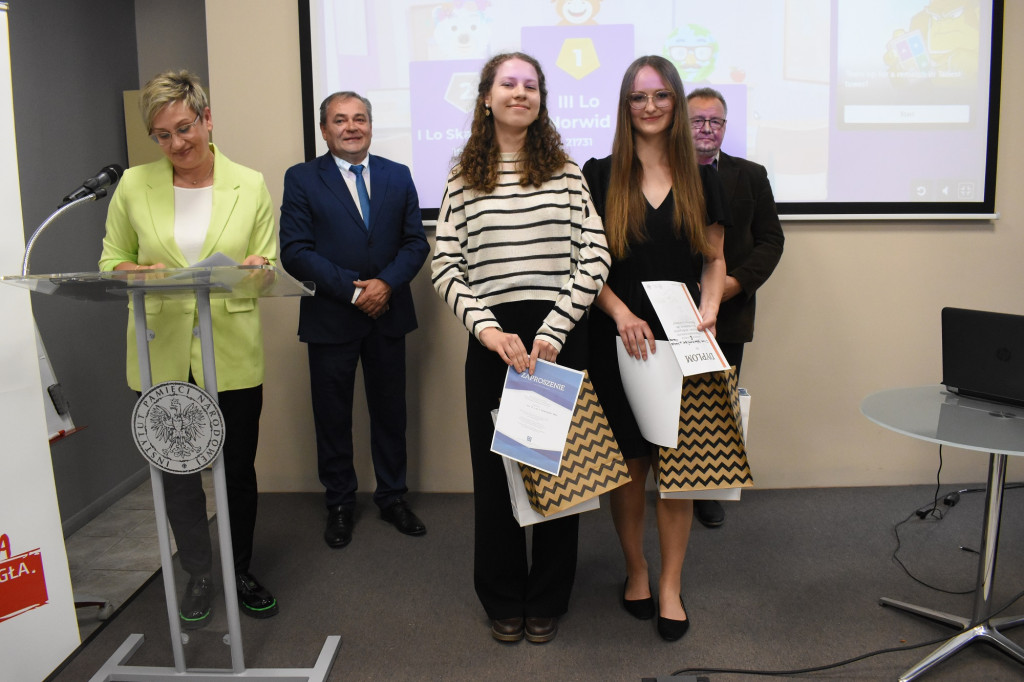 Uczennice II LO w Końskich na podium w wojewódzkim konkursie