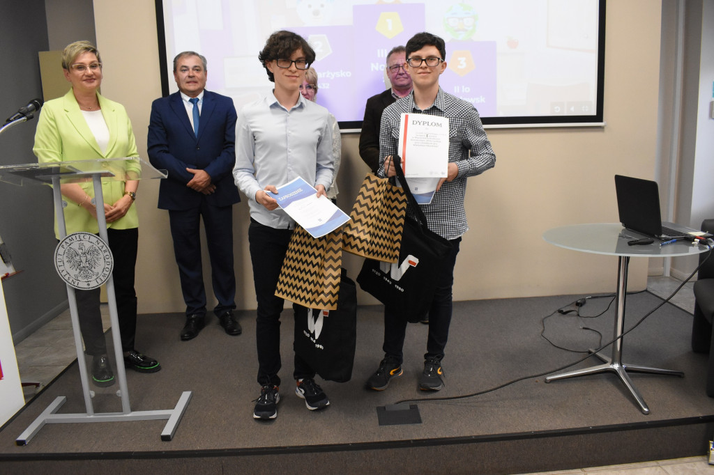 Uczennice II LO w Końskich na podium w wojewódzkim konkursie