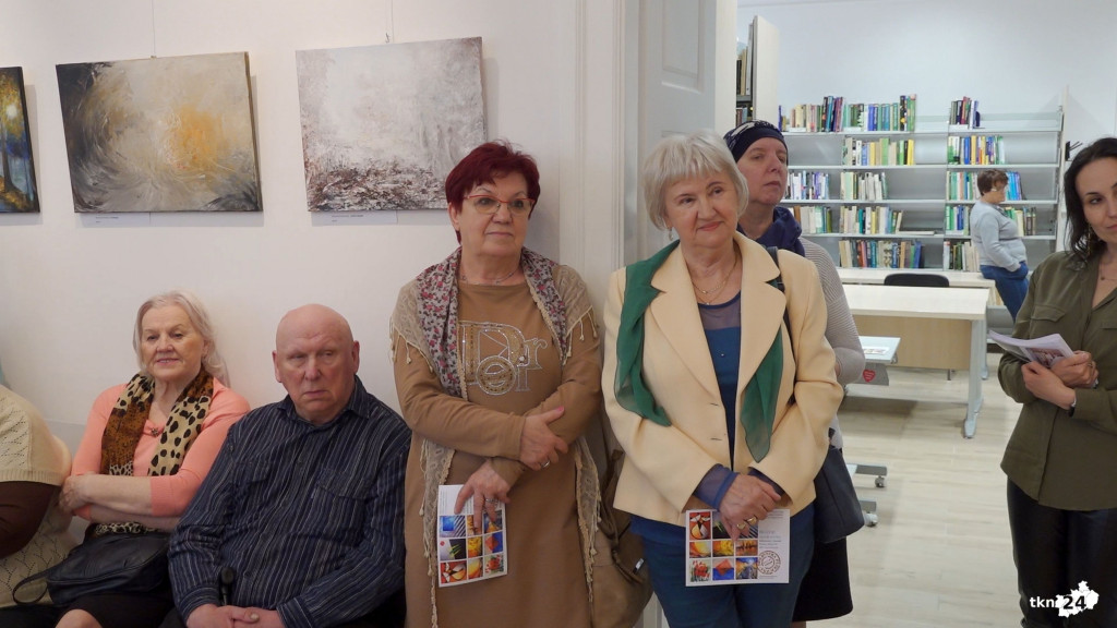 Wielka sztuka w małym mieście. W bibliotece można podziwiać ciekawą wystawę [wideo, zdjęcia]