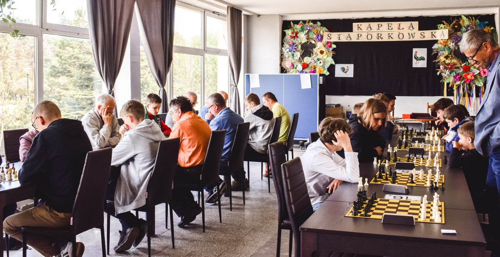 Rywalizowali w szachach o Puchar Burmistrza Stąporkowa [zdjęcia]