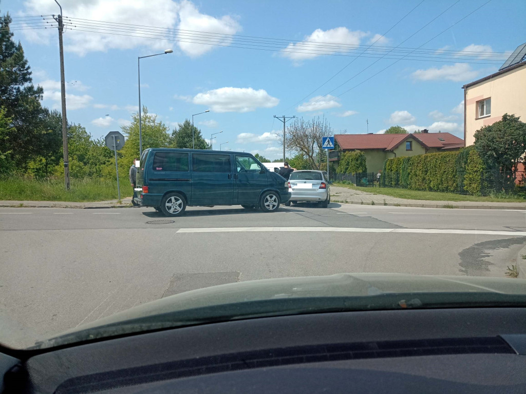 Kolizja w Końskich. Spowodował ją pijany kierowca? [zdjęcia]