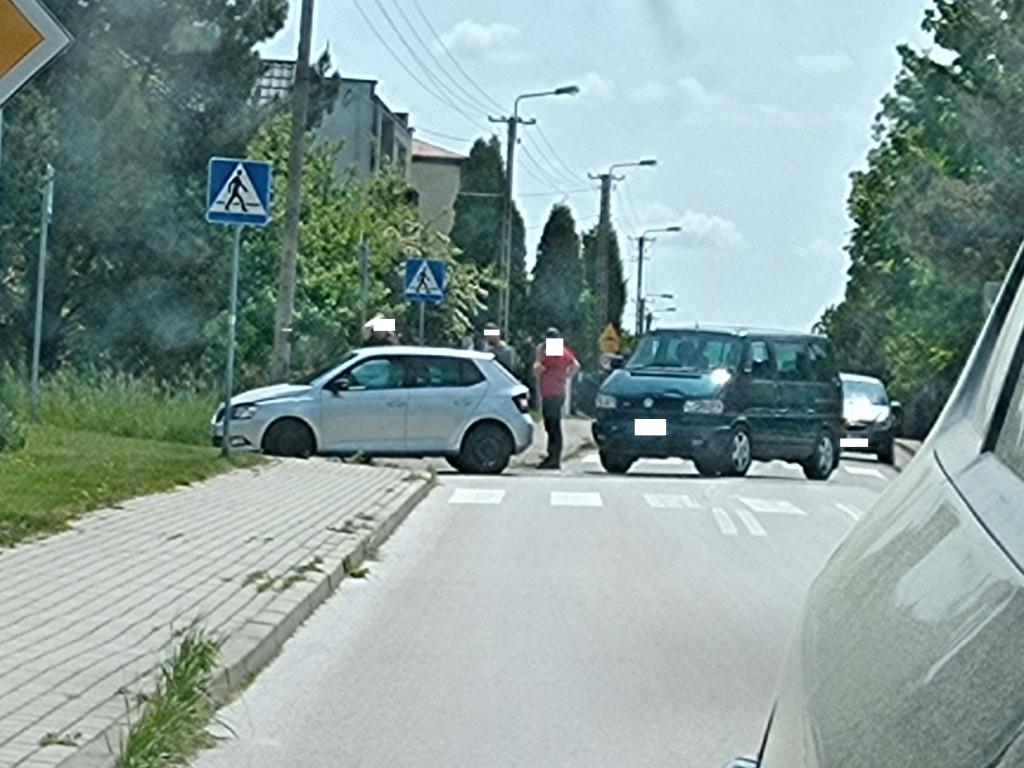 Kolizja w Końskich. Spowodował ją pijany kierowca? [zdjęcia]