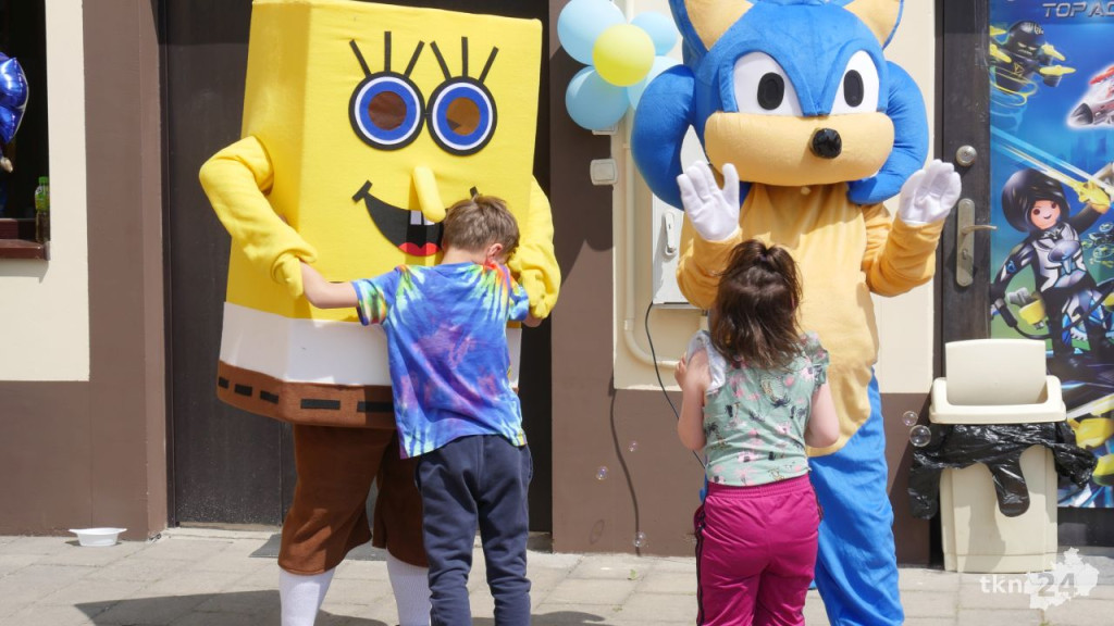 Sonic, SpongeBob, Wednesday! Najmłodsi zachwyceni festynem przy Centrum Zabawek [wideo, zdjęcia]