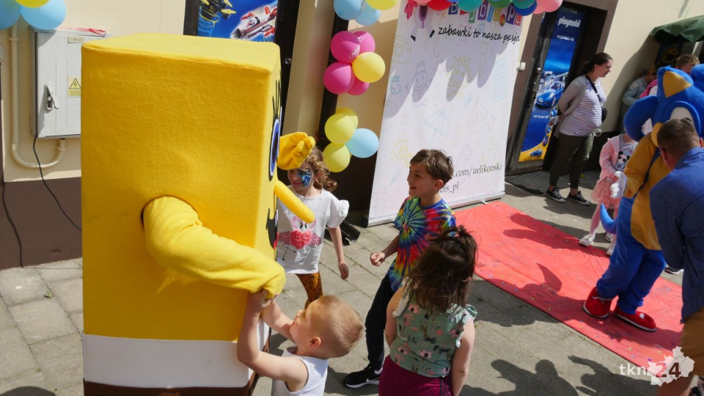Sonic, SpongeBob, Wednesday! Najmłodsi zachwyceni festynem przy Centrum Zabawek [wideo, zdjęcia]