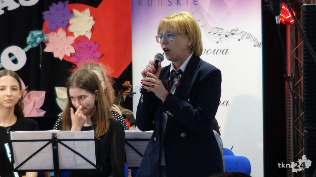 Dla mamy i taty. Uczniowie szkoły muzycznej dali koncert [wideo, zdjęcia]