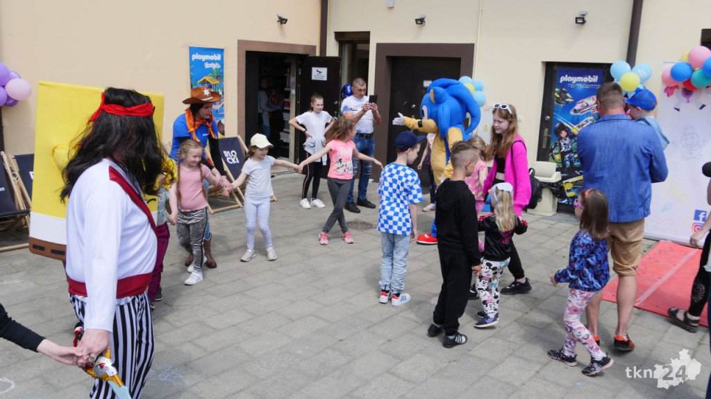 Sonic, SpongeBob, Wednesday! Najmłodsi zachwyceni festynem przy Centrum Zabawek [wideo, zdjęcia]