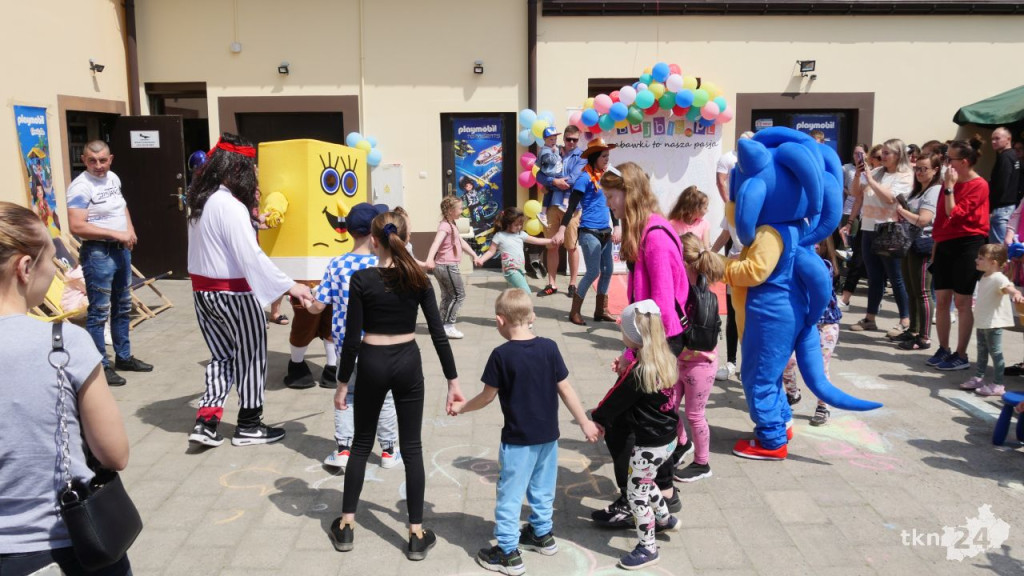 Sonic, SpongeBob, Wednesday! Najmłodsi zachwyceni festynem przy Centrum Zabawek [wideo, zdjęcia]