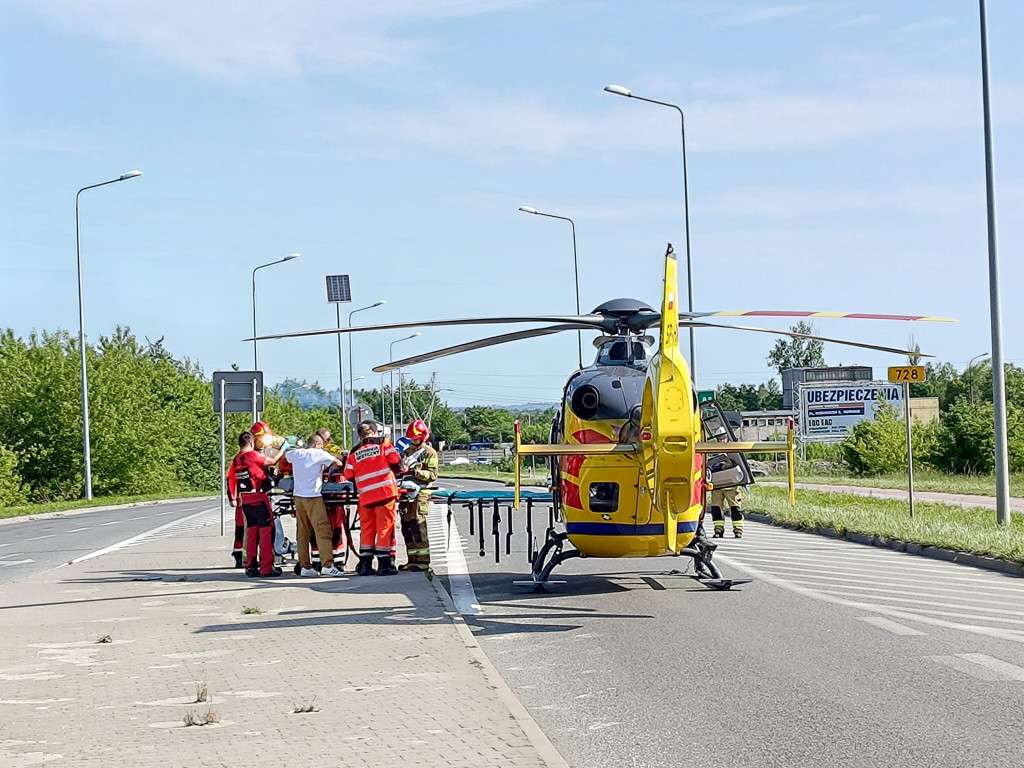 Wypadek autobusu w Końskich [AKTUALIZACJA, wideo, zdjęcia]