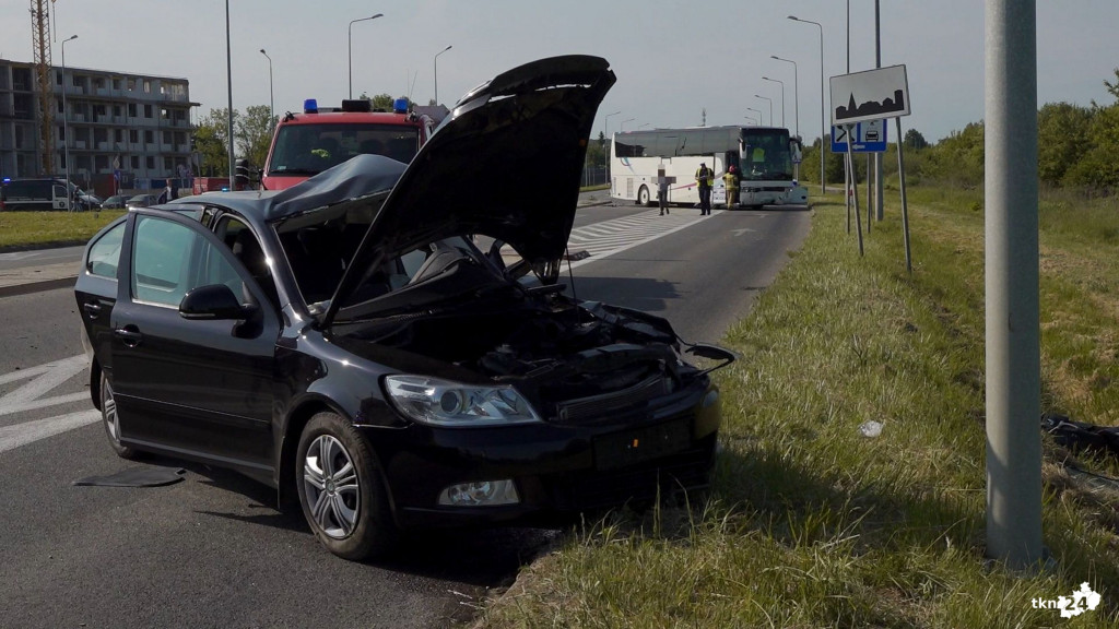 Wypadek autobusu w Końskich [AKTUALIZACJA, wideo, zdjęcia]