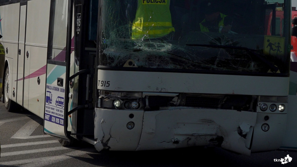 Wypadek autobusu w Końskich [AKTUALIZACJA, wideo, zdjęcia]