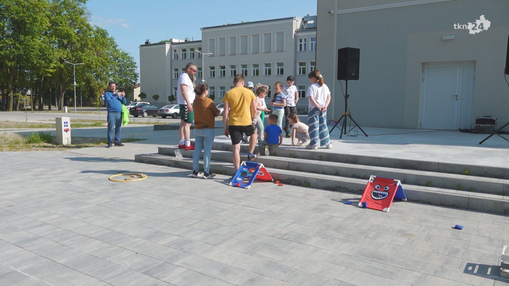 Stare gry przy nowym Centrum Kultury [wideo, zdjęcia]
