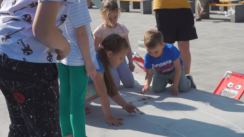 Stare gry przy nowym Centrum Kultury [wideo, zdjęcia]