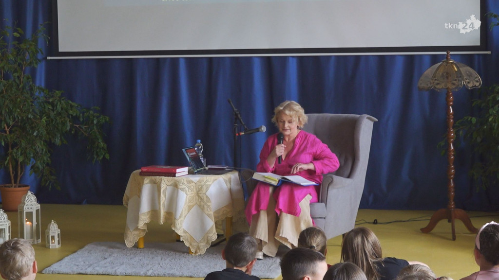 Dominika Ostałowska w Końskich. Z baśnioterapią i wsparciem dla Bruna [wideo, zdjęcia]